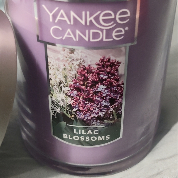NWT! Yankee Candle 12oz Lilac Blossom - Picture 4 of 6